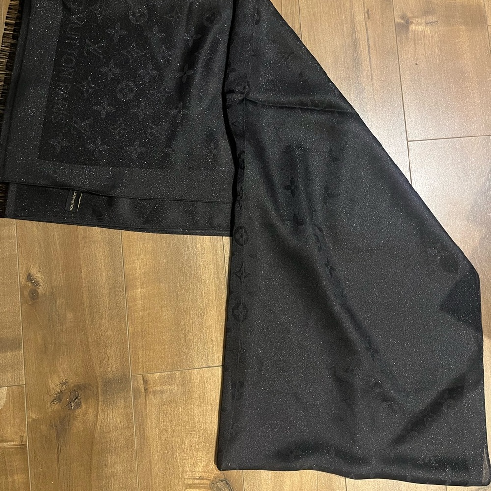 Louis Vuitton Elegant Black Wrap